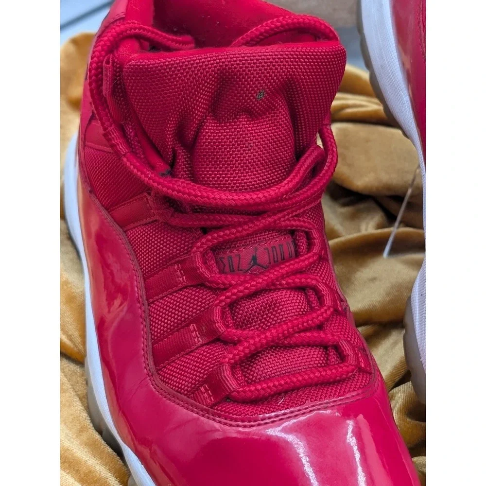 Jordan 11 Retro Win Like 96 Men's Size 9.5 Red Patent Leather Sneakers